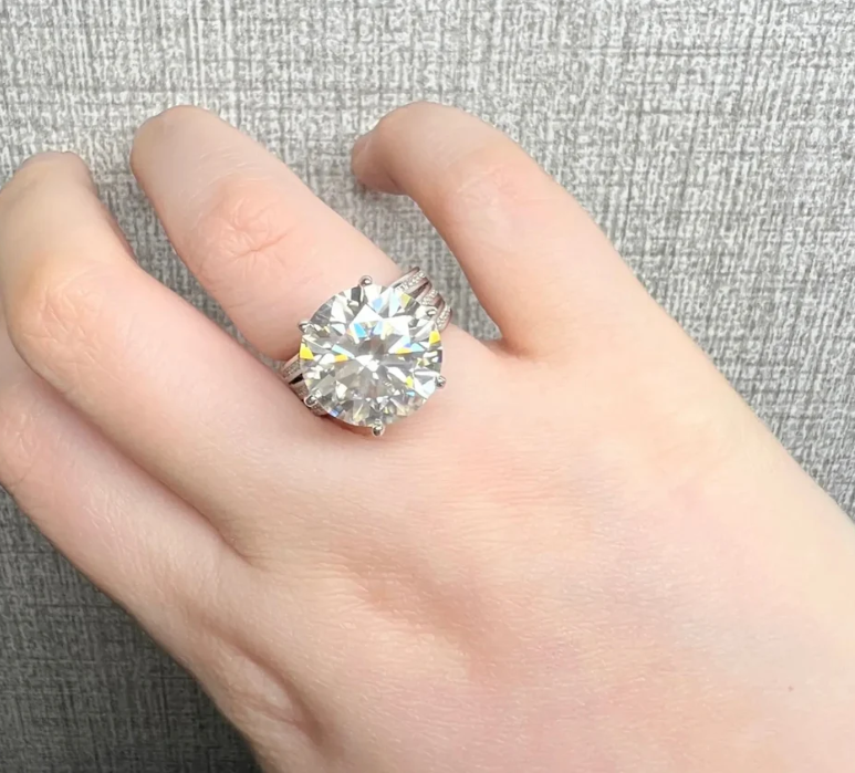 Hajani - 10 CT Diamond Ring